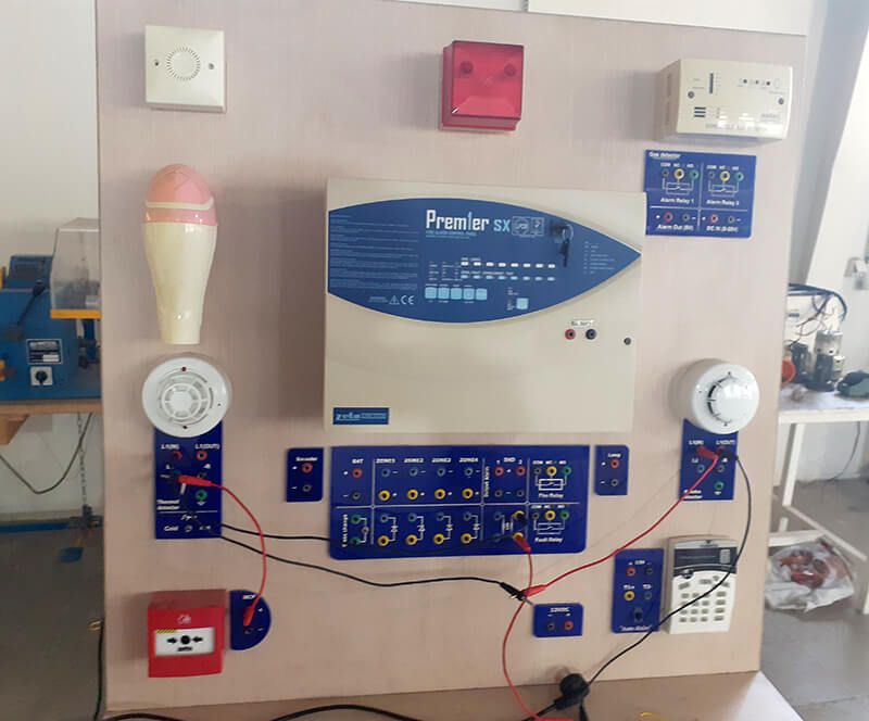تصویری از برخی تجهیزات کارگاه برق ساختمان