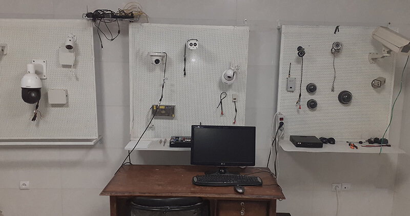 دوربین‌های مداربسته موجود در کارگاه آموزش برق ساختمان مجتمع دارالفنون