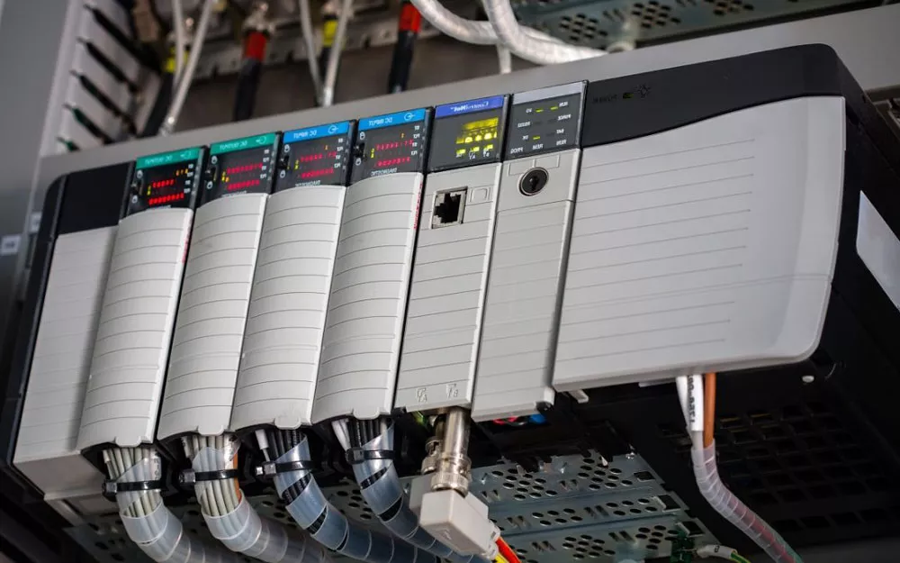 در دوره آموزش PLC کار با کنترلر منطقی برق صنعتی را خواهید آموخت