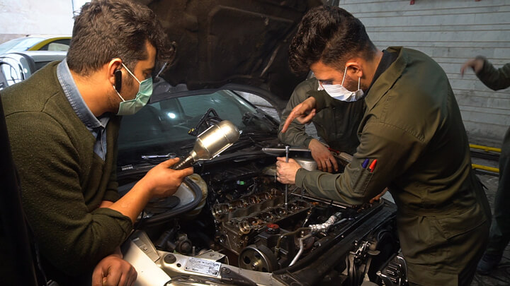 تعمیر موتور خودرو در آموزشگاه مکانیکی